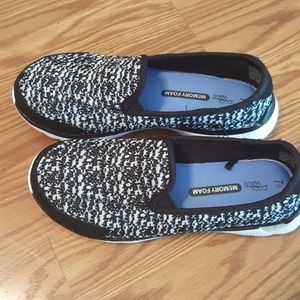 Shoes, new without tags